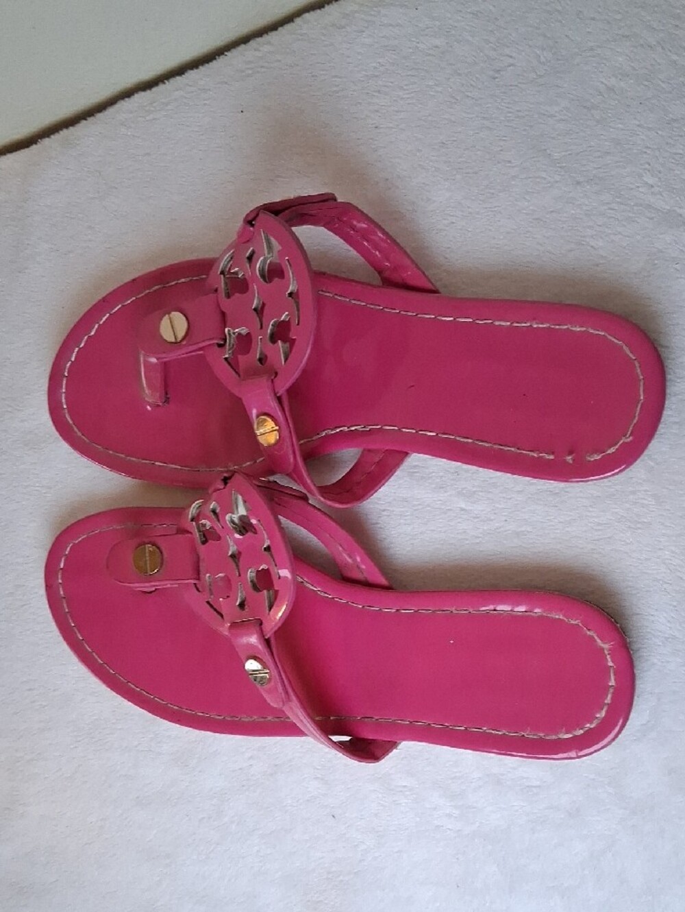 Tory Burch Hot Pink Logo Cutout Toe-Post Sandals - Picture 4 of 6